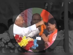 &quot;Gajab Aadmi Hai&quot;: Tejashwi Yadav&#039;s Swipe At Nitish Kumar Over Viral Video
