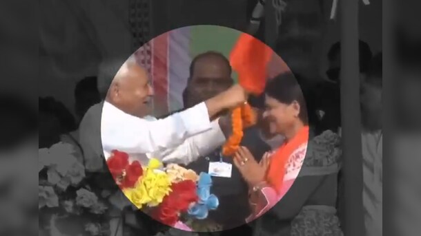 "Gajab Aadmi Hai": Tejashwi Yadav's Swipe At Nitish Kumar Over Viral Video