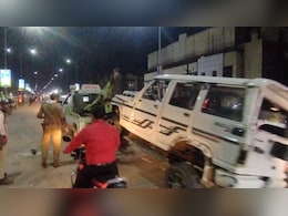 Bolero Hit Bikes: रीवा में बोलेरो ने कई मोटरसाइकिलों को मारी टक्कर, बाइक पर जाकर पलटी, एक की मौत Bolero Hit Bikes: रीवा में बोलेरो ने कई मोटरसाइकिलों को मारी टक्कर, बाइक पर जाकर पलटी, एक की मौत