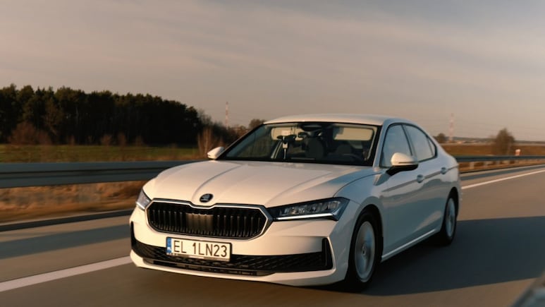 Skoda Superb Covers 2,831 Km On Single Tank, Sets World Record: Details Skoda Superb Covers 2,831 Km On Single Tank, Sets World Record: Details
