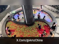 China's 'Hotpot Bath' Lets You Soak In Chili Peppers. Here's Why Its Trending