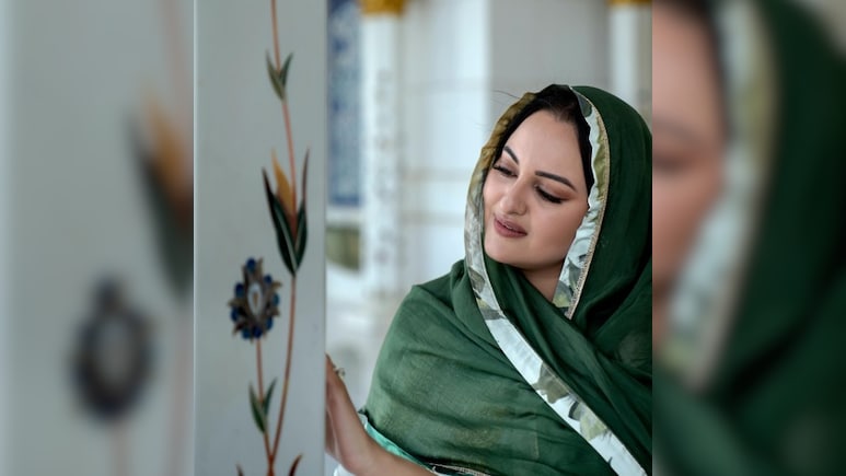 करवाचौथ वाली नहीं, सोनाक्षी सिन्हा ने शेयर की नई तस्वीरें, इस चीज पर गई लोगों की नजर, कर दिया बुरी तरह ट्रोल करवाचौथ वाली नहीं, सोनाक्षी सिन्हा ने शेयर की नई तस्वीरें, इस चीज पर गई लोगों की नजर, कर दिया बुरी तरह ट्रोल