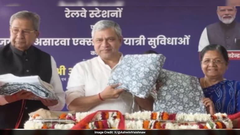 Indian Railways To Provide Blanket Covers In AC Coaches For Hygienic Journey Indian Railways To Provide Blanket Covers In AC Coaches For Hygienic Journey