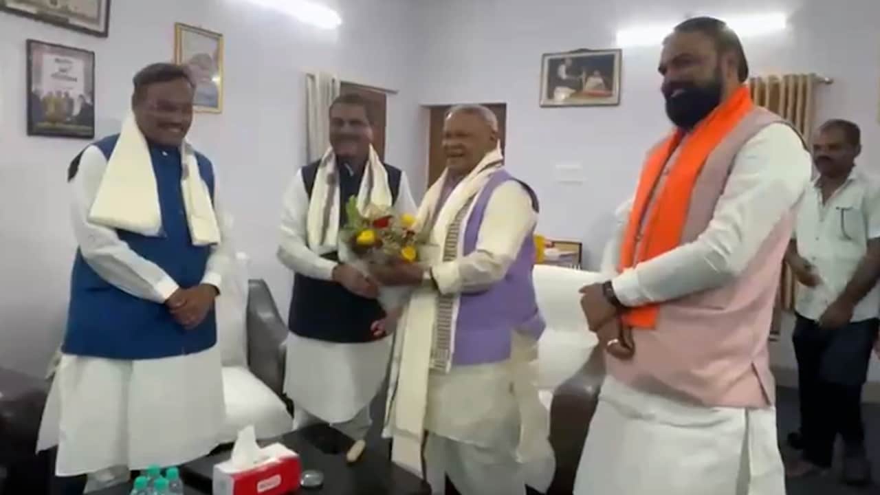 Video : Dharmendra Pradhan Meets Manjhi, Agreement On 7 Seats Reached Ahead Of Bihar Polls: Sources