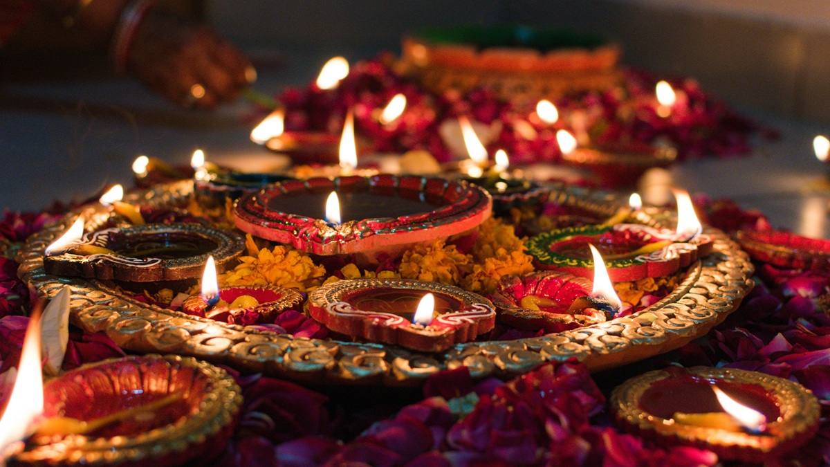 Diwali 2025: दिवाली पर ऑनलाइन भेजें शुभकामनाएं, ये है तरीका