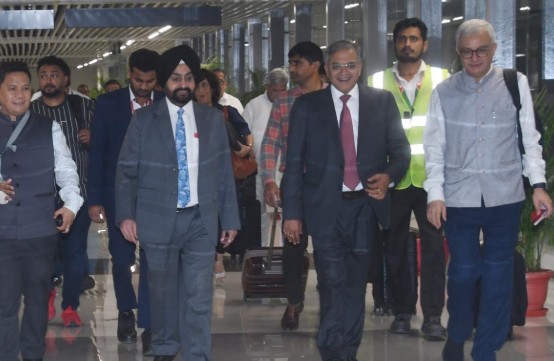 बिहार पहुंची चुनाव आयोग की टीम, क्या अब बजने वाला है चुनावी बिगुल? पढ़ें