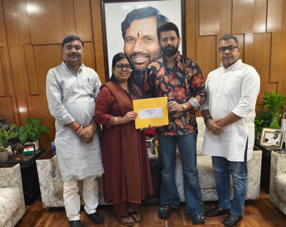 चिराग पासवान की पार्टी की टिकट पर BJP उम्मीदवार, सीट बंटवारे पर BJP की चुप्पी के क्या हैं मायने, पढ़ें इनसाइड स्टोरी