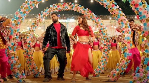 Lal Ghaghri Song: यूट्यूब पर छाया खेसारीलाल यादव और आकांक्षा पुरी का लाल घघरी गाना, हर सेकंड के साथ बढ़े व्यूज