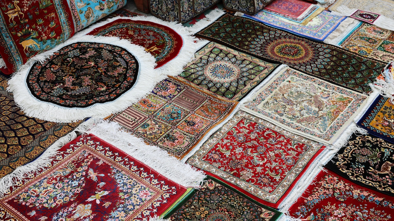 Best Carpet Buying Guide: Fabrics That Survive Pets, Kids And Spills