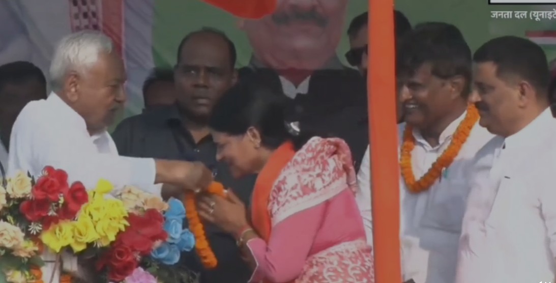 गजब आदमी है... नीतीश के वायरल वीडियो पर तेजस्वी ने बिहार CM को घेर लिया, VIDEO