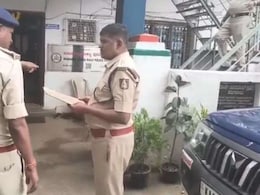 बेंगलुरु में पश्चिम बंगाल की महिला के साथ गैंगरेप की वारदात, घर में हुई लूटपाट भी, 3 गिरफ्तार बेंगलुरु में पश्चिम बंगाल की महिला के साथ गैंगरेप की वारदात, घर में हुई लूटपाट भी, 3 गिरफ्तार