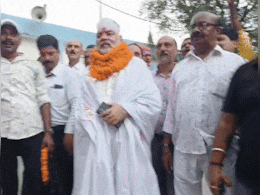 ब्राह्मणों के लिए नहीं बची है जगह...टिकट नहीं मिलने से नाराज BJP नेता कफन ओढ़कर पहुंचे निर्दलीय नामांकन करने ब्राह्मणों के लिए नहीं बची है जगह...टिकट नहीं मिलने से नाराज BJP नेता कफन ओढ़कर पहुंचे निर्दलीय नामांकन करने