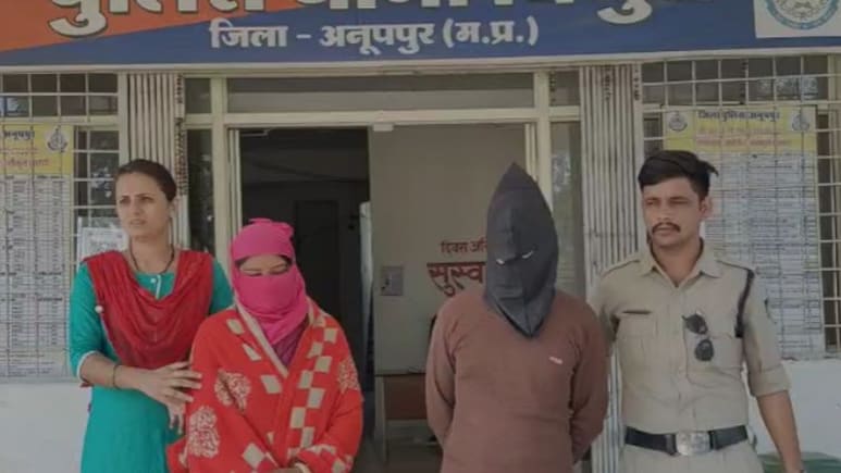 नाती ने पत्नी के साथ मिलकर बुजुर्ग को लगाया 10 लाख का चूना, भरोसा जीतकर ठगा, अब जेल में मनेगी दंपति की दिवाली नाती ने पत्नी के साथ मिलकर बुजुर्ग को लगाया 10 लाख का चूना, भरोसा जीतकर ठगा, अब जेल में मनेगी दंपति की दिवाली