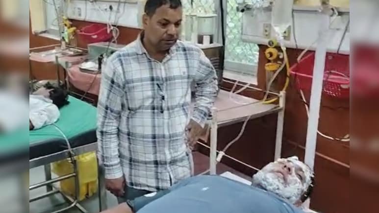Acid Attack in Rajasthan: दौसा में पिता-पुत्र पर एसिड अटैक, हॉस्पिटल में भर्ती; खेत में पड़े बिजली के तारों के चलते विवाद Acid Attack in Rajasthan: दौसा में पिता-पुत्र पर एसिड अटैक, हॉस्पिटल में भर्ती; खेत में पड़े बिजली के तारों के चलते विवाद
