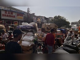 दिल्ली के बड़े बाजारों में ट्रैफिक जाम: त्योहारों में भीड़ और सड़कें बेहाल दिल्ली के बड़े बाजारों में ट्रैफिक जाम: त्योहारों में भीड़ और सड़कें बेहाल