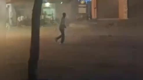 दिवाली पर स्टंटबाजी का खौफनाक नतीजा, यह वायरल वीडियो सिखा रहा सबक