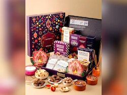 Bhai Dooj Gift Hampers Under 1000: बजट में बेस्ट गिफ्ट हैंपर्स जो भाइयों की खुशी कर देंगे दोगुनी, जल्दी खरीदें
