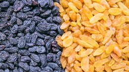 What Happens When You Eat Soaked Raisins Every Day For A Month?