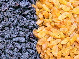 What Happens When You Eat Soaked Raisins Every Day For A Month?