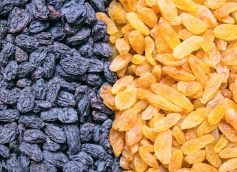 What Happens When You Eat Soaked Raisins Every Day For A Month?
