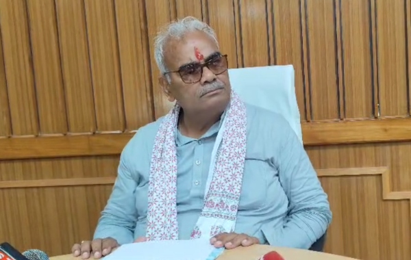 सरकारी स्कूलों में अब विद्यार्थी नहीं पहनेंगे टाई, राष्ट्रगान से शुरू होंगे स्कूल; राष्ट्रगीत के बाद छुट्टी