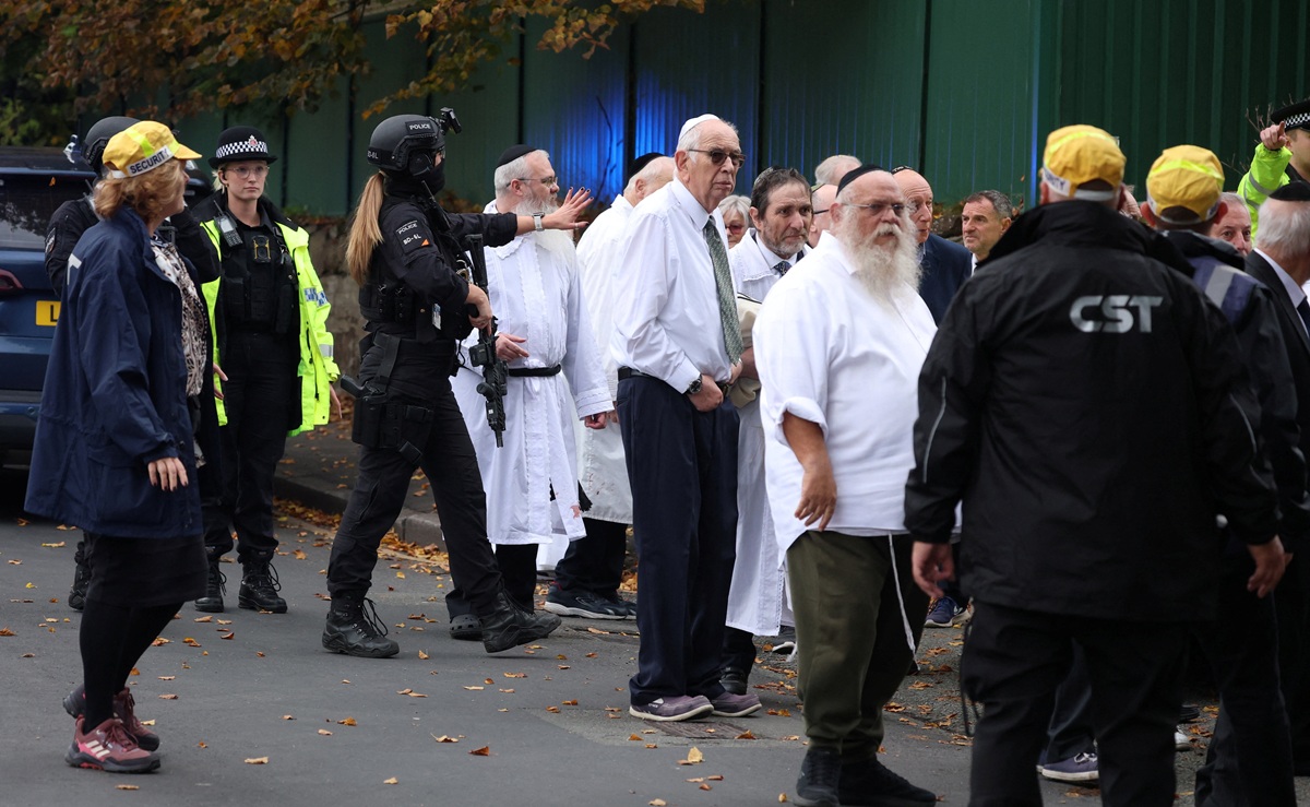 2 Killed In Stabbing Attack In UK's Manchester, Suspect Shot Dead