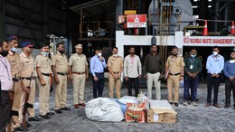 Mumbai Crime : मुंबईत खळबळ!पोलिसांनी 29 कोटींचा ड्रग्ज साठा केला नष्ट, कफ सिरपच्या 1269 बाटल्यांचाही समावेश, घडलं तरी काय?