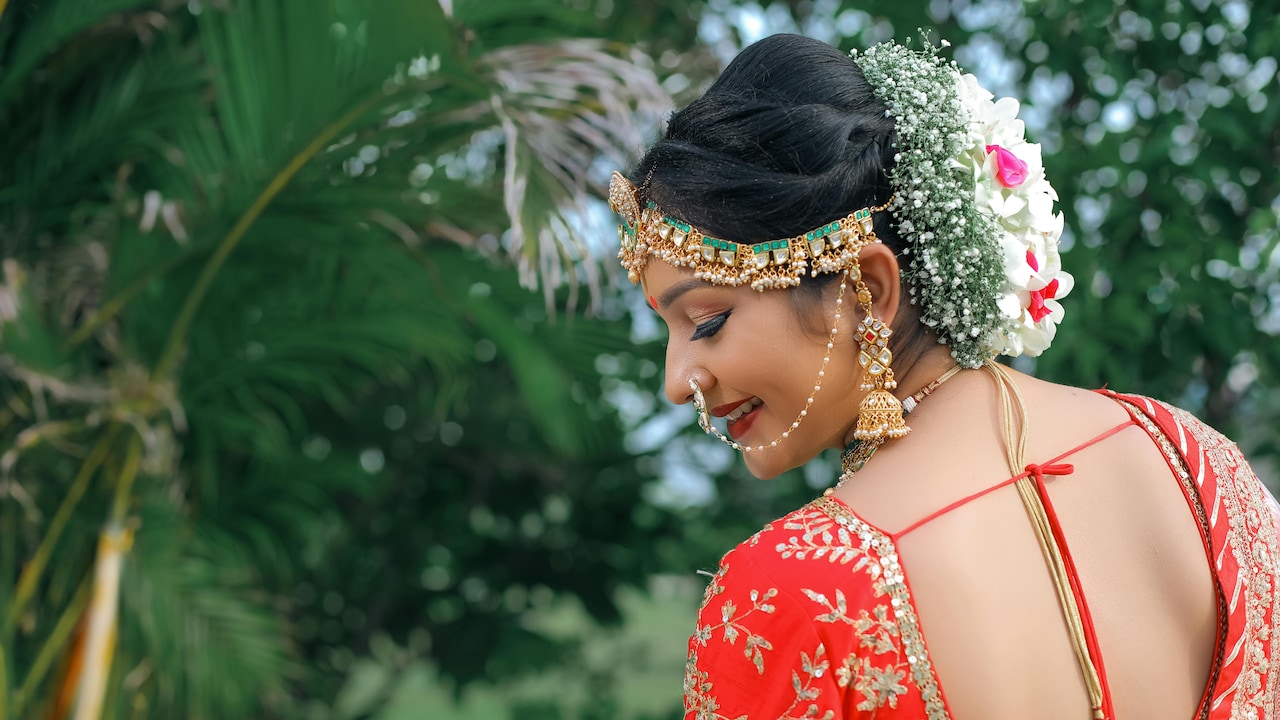How to choose the right hair accessory for your Karwa Chauth outfit this 2025