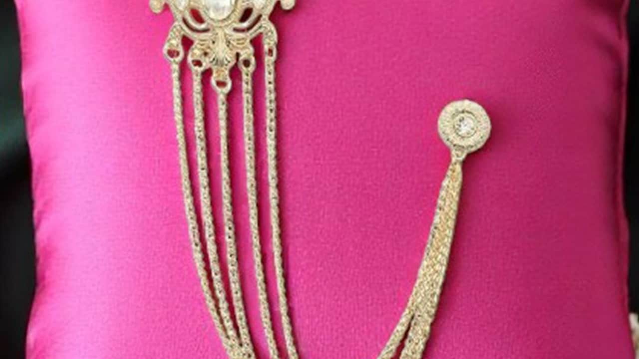 Top 5 Statement Brooches For Blazers: Know How To Revive A Plain Outfit.