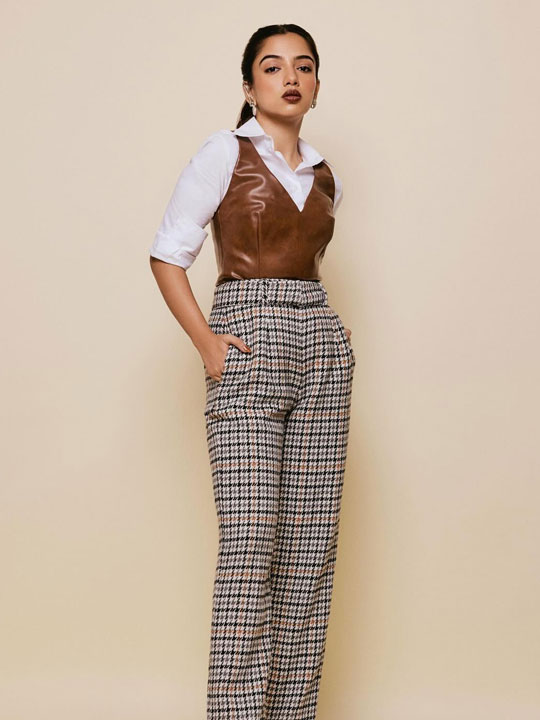 Ahsaas Channa Nails Minimal Glam with a Modern Twist
