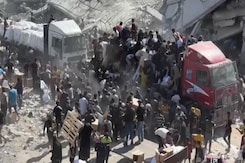 Locals Swarm Aid Trucks In Gaza After Ceasefire Deal, Grab Supplies Locals Swarm Aid Trucks In Gaza After Ceasefire Deal, Grab Supplies