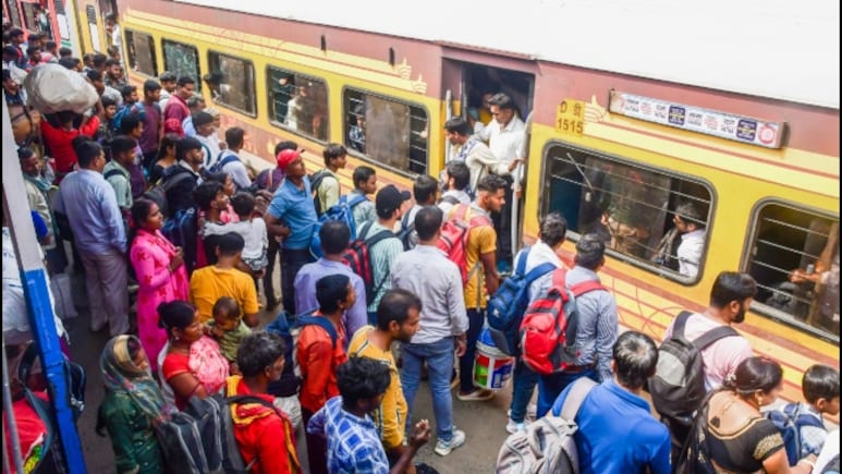 Special Trains: दिवाली के बाद छठ का सफर आसान, रेलवे ने चलाईं 14 स्पेशल ट्रेनें, रांची-गोरखपुर तक मिलेगी सीधी सीट Special Trains: दिवाली के बाद छठ का सफर आसान, रेलवे ने चलाईं 14 स्पेशल ट्रेनें, रांची-गोरखपुर तक मिलेगी सीधी सीट