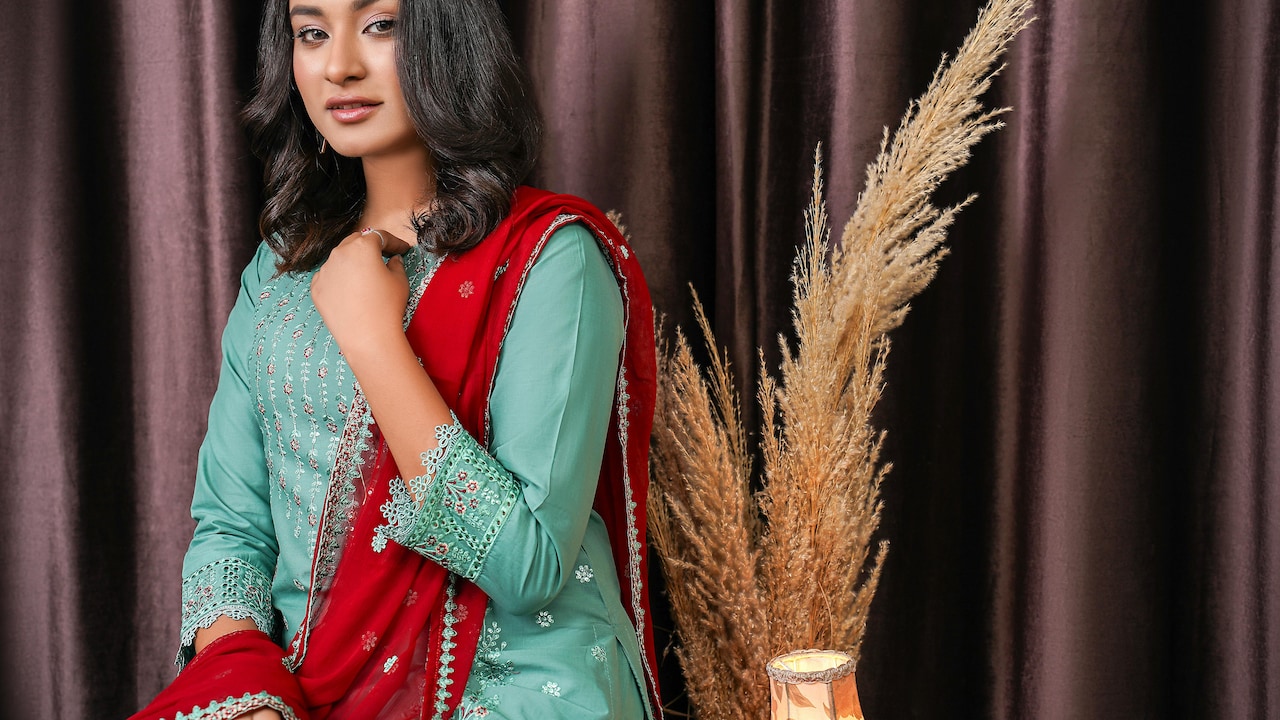 How To Reuse Your Outfits For The Festive Season Without Anyone Noticing