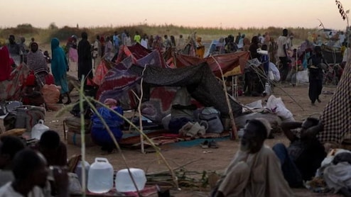 अस्पताल में 460 लोगों की मौत... सूडानी फौज के हॉस्पिटल पर कब्जे के बीच खूनखराबा अस्पताल में 460 लोगों की मौत... सूडानी फौज के हॉस्पिटल पर कब्जे के बीच खूनखराबा
