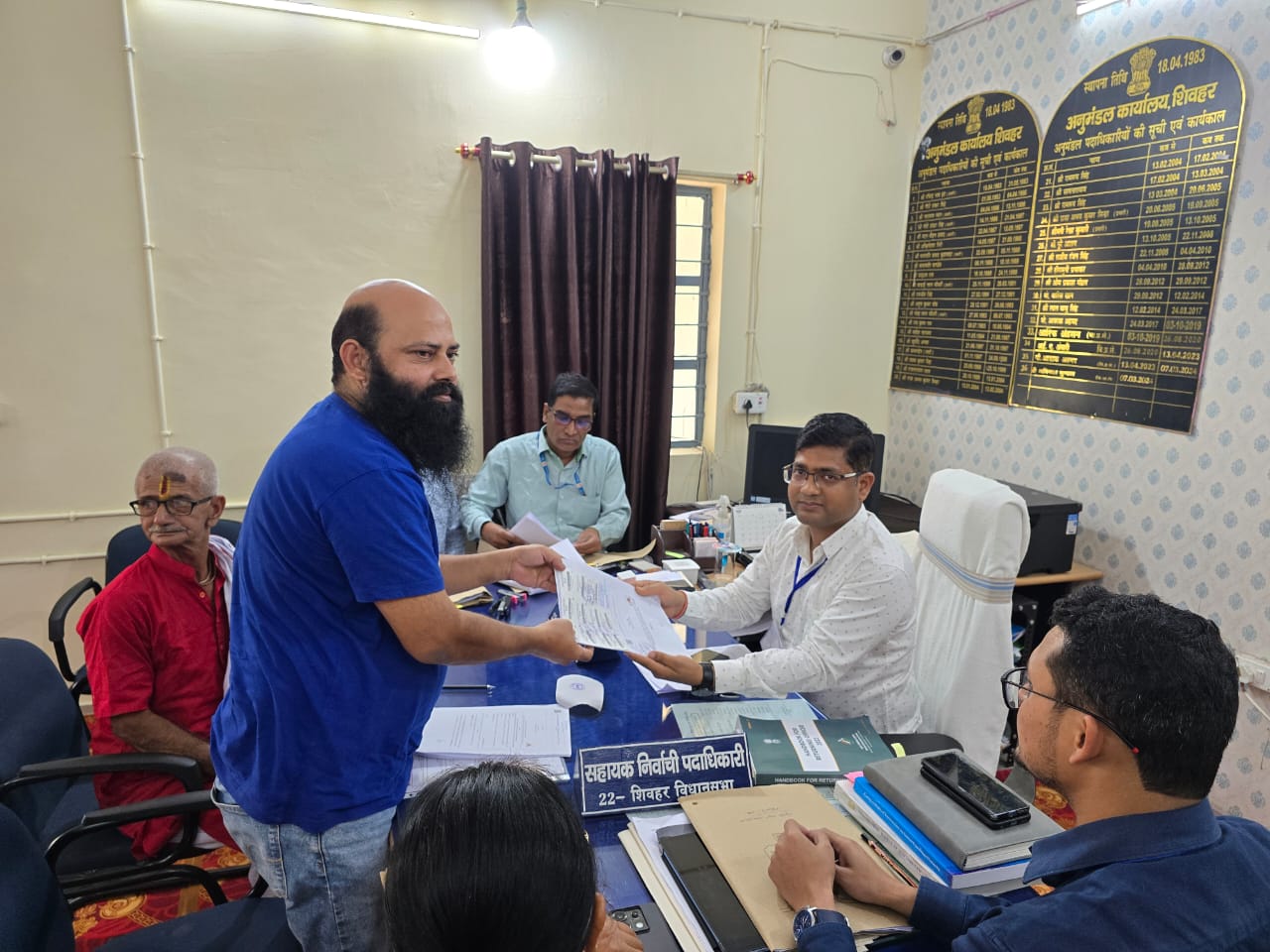 एक उम्मीदवार ऐसा भी: जब तक पुल नहीं बनेगा, दाढ़ी बढ़ती रहेगी और हम चुनाव लड़ते रहेंगे