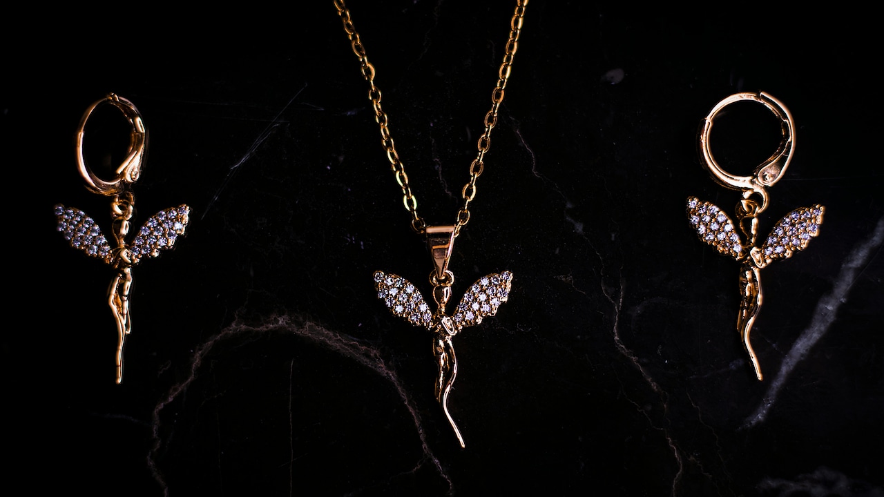 Minimalist vs Statement Jewellery Guide: Tips for Unique Personal Style Choice