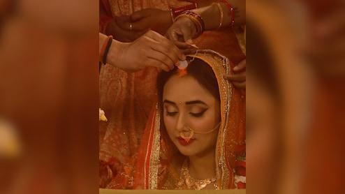 करवाचौथ पर रानी चटर्जी ने कर लिया ब्याह? सुहागिन बन मंडप से शेयर की 4 फोटो