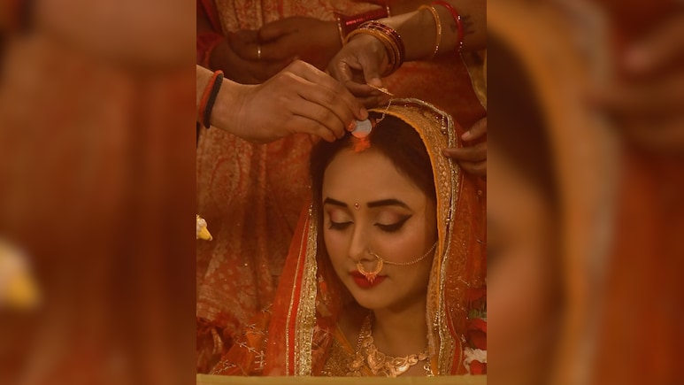 करवाचौथ पर रानी चटर्जी ने कर लिया ब्याह? सुहागिन बन मंडप से शेयर की 4 फोटो