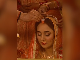 करवाचौथ पर रानी चटर्जी ने कर लिया ब्याह? सुहागिन बन मंडप से शेयर की 4 फोटो करवाचौथ पर रानी चटर्जी ने कर लिया ब्याह? सुहागिन बन मंडप से शेयर की 4 फोटो