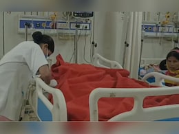 राष्ट्रपति के 'दत्तक पुत्र' को नहीं मिली एम्बुलेंस, ICU से रायपुर रेफर होने के बाद 24 घंटे तक इंतजार करता रहा युवक राष्ट्रपति के 'दत्तक पुत्र' को नहीं मिली एम्बुलेंस, ICU से रायपुर रेफर होने के बाद 24 घंटे तक इंतजार करता रहा युवक