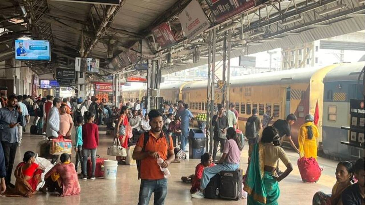 Indian Railways Deploys 145 Special Puja Trains and Enhanced Services for Chhath Festival Season