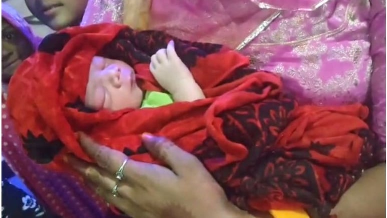 Rajasthan: बीकानेर में एक दिन के नवजात को कूड़ेदान में फेंका, ममता का आंचल हुआ दागदार Rajasthan: बीकानेर में एक दिन के नवजात को कूड़ेदान में फेंका, ममता का आंचल हुआ दागदार