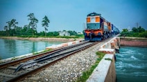 9 Smart Safety Tips For Women Travelling By Train In India