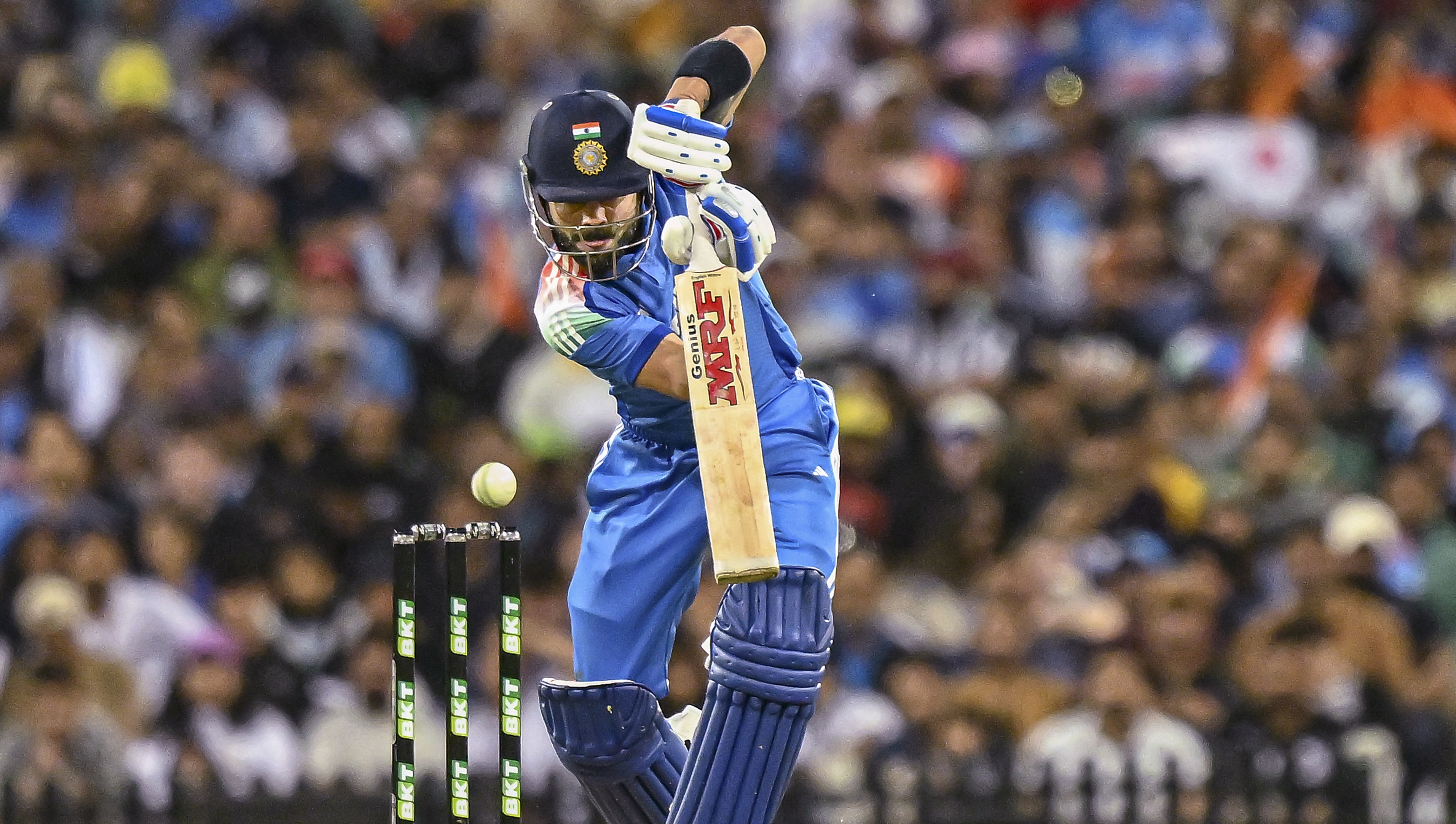 IND vs AUS: चेज मास्टर विराट कोहली के नाम हुआ वर्ल्ड रिकॉर्ड, वनडे में ऐसा करने पहले क्रिकेटर
