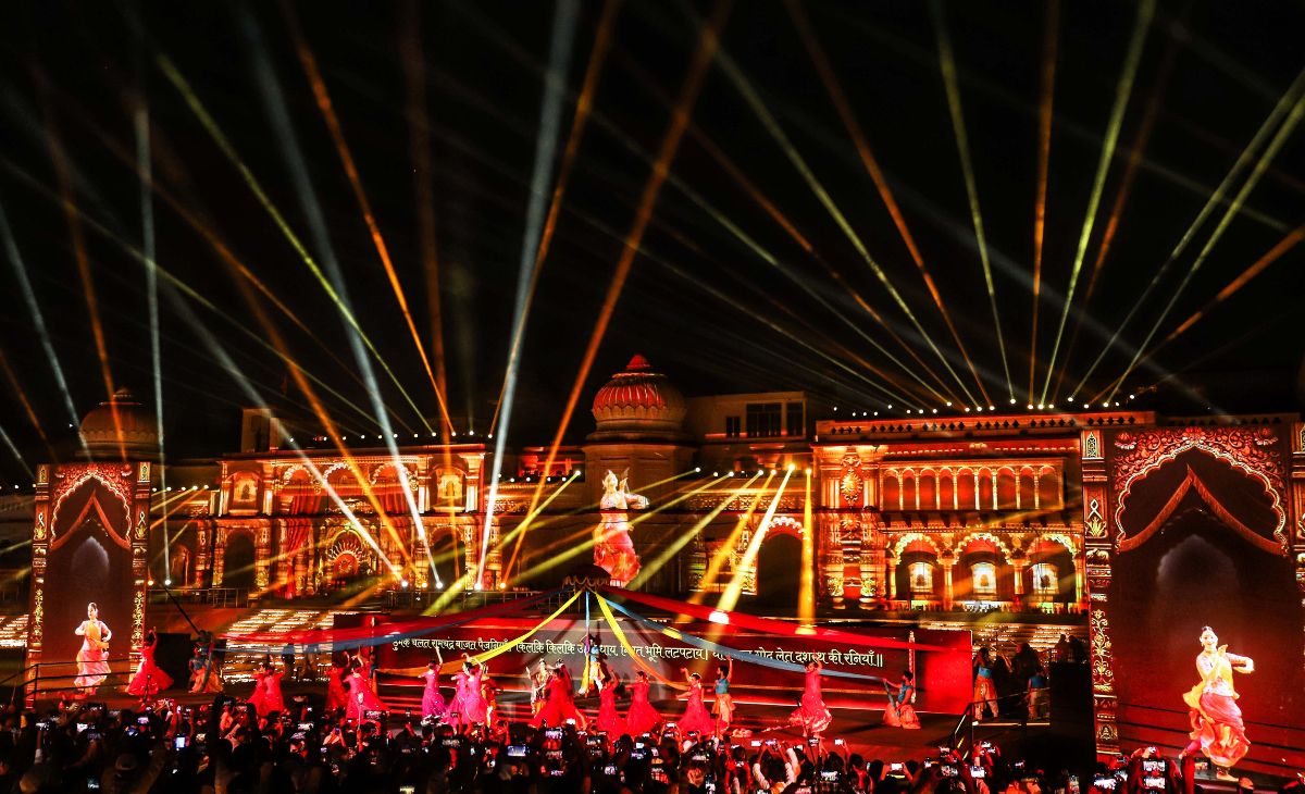Ayodhya Breaks Two Guinness World Records with 26.17 Lakh Diyas and Largest Aarti Ceremony During Diwali Deepotsav