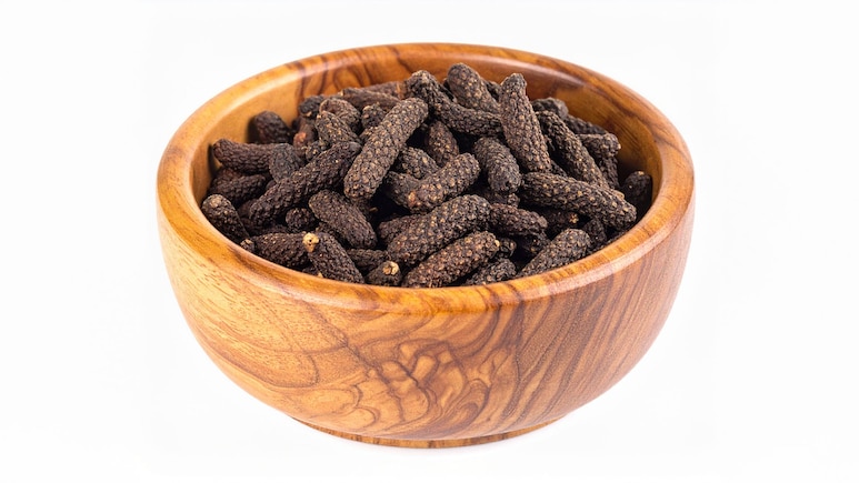 Pippali Benefits: औषधीय गुणों का भंडार है पिप्पली, इसके फायदे जानकर रह जाएंगे दंग Pippali Benefits: औषधीय गुणों का भंडार है पिप्पली, इसके फायदे जानकर रह जाएंगे दंग