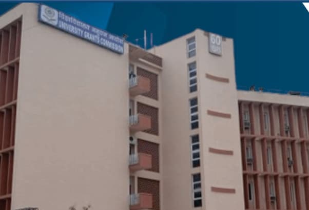 दिल्ली समेत देशभर की ये 22 यूनिवर्सिटी निकलीं फर्जी,  तुरंत चेक करें पूरी लिस्ट