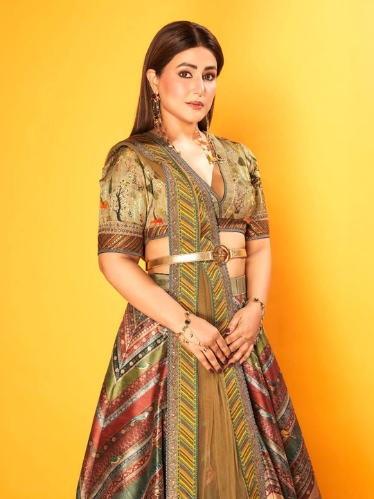 Hina Khan Turns Heads in a Luxe Earth-Toned Lehenga