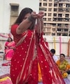 सलमान खान की ऑनस्क्रीन बहन ने घर की छत पर मनाया छठ पर्व, लाल साड़ी में सजधज कर सूर्य चढ़ाया जल