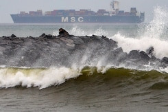 Cyclone Montha's Landfall Begins In Andhra With Wind Speed Of 100 kmph Cyclone Montha's Landfall Begins In Andhra With Wind Speed Of 100 kmph